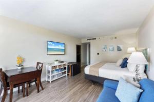 Ένα ή περισσότερα κρεβάτια σε δωμάτιο στο Palms Waikiki 310 +12 φωτογραφίες