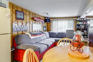 Khu vực ghế ngồi tại Near Quabbin Reservoir Peaceful Palmer Studio