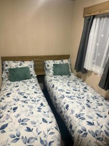 two beds sitting next to each other in a bedroom at Marton Mere 8 Berth Caravan in Blackpool