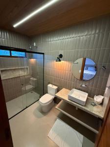 Ένα μπάνιο στο Casa a 2 minutos a pé da praia +55 φωτογραφίες