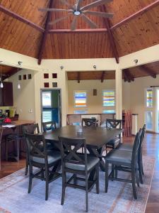 Φωτογραφία από το άλμπουμ του Balinese Beach House With Pool σε Pahoa