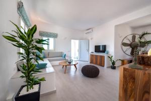 TV a/nebo společenská místnost v ubytování Blanca Luxury Villa