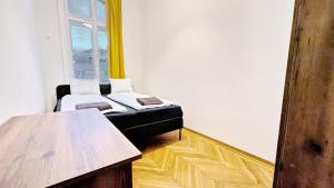 Ένα ή περισσότερα κρεβάτια σε δωμάτιο στο Spacious Rooms - 15 Min from Airport & City Center, 5 Min from Vienna Main-Bus Station EZ 12