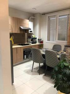 Η κουζίνα ή μικρή κουζίνα στο Roche -Marine -Bougie