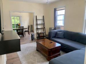 Posezení v ubytování Spacious 2 Family, Parking, Laundry, BBQ, RU, RWJ