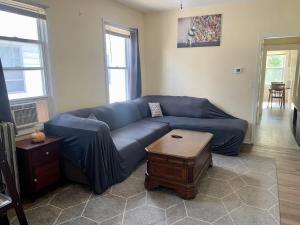 Posezení v ubytování Spacious 2 Family, Parking, Laundry, BBQ, RU, RWJ