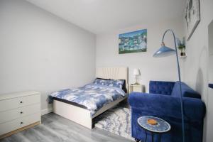 Ένα ή περισσότερα κρεβάτια σε δωμάτιο στο Birmingham Central Luxury Suites