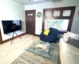 Μια τηλεόραση ή/και κέντρο ψυχαγωγίας στο Near Downtown, Tremont, Ohio City, and central!