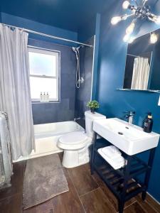 Ένα μπάνιο στο Near Downtown, Tremont, Ohio City, and central!