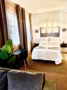 a bedroom with a large bed and a couch at Mapungubwe Diamond's hotel in Johannesburg
