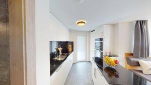 Køkken eller tekøkken på Cozy Alpine Apartment - Malbun Center + 2 billeder