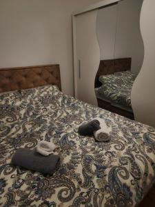 Una cama o camas en una habitación de Apartman Smaragd 8 fotos más