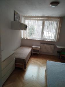 Ένα ή περισσότερα κρεβάτια σε δωμάτιο στο Harmónia 2