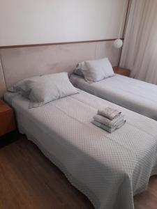 Voodi või voodid majutusasutuse Praia do Santinho, de frente para mar toas