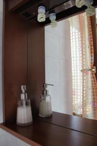 two lights on a shelf in front of a mirror at Agriturismo La Valle del Vento Urbino in Urbino