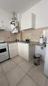 Η κουζίνα ή μικρή κουζίνα στο Caetano +33 φωτογραφίες