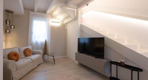 a living room with a couch and a flat screen tv at Residenza Galileo -affittacamere Padova sud in Albignasego