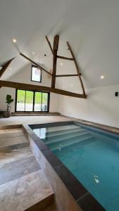 Bazén v ubytování Domaine de la Vacquerie nebo v jeho okolí