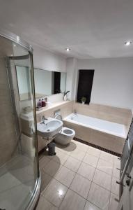 Ένα μπάνιο στο Beautiful Quay House +10 φωτογραφίες