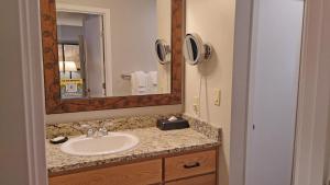 Koupelna v ubytování 7th Mtn 414E + 16 fotografií