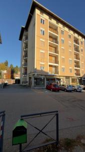 Το κτήριο όπου στεγάζεται  το διαμέρισμα