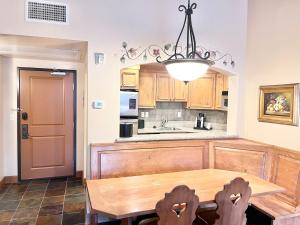 Nhà bếp/bếp nhỏ tại Zermatt Resort Villa 2B2B Near Park City - 7072