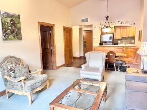 Khu vực ghế ngồi tại Zermatt Resort Villa 2B2B Near Park City - 7072