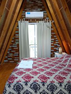 En eller flere senge i et værelse på Cuatro Picos Cabañas