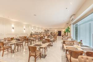 Restoran või mõni muu söögikoht majutusasutuses Seven Gardens Hotel Al Wadi