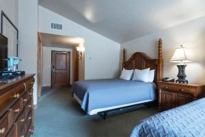 a hotel room with a bed and a television at Zermatt Double Queen Suite Near Park City - 3074 in Mound City +24 photos