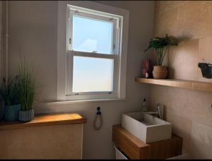 Billede fra billedgalleriet på Stylish, Spacious City Hideaway - Sleeps up to 9 i Cardiff + 42 billeder