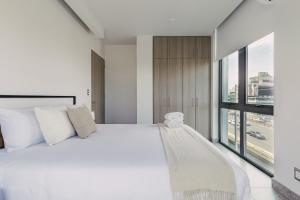 Una cama o camas en una habitación de Stylish apartments by VIATO HOMES