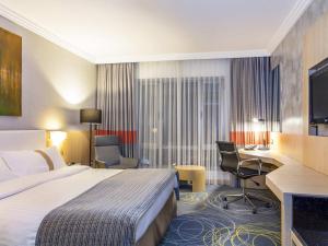 Postel nebo postele na pokoji v ubytování Mövenpick Hotel Amman