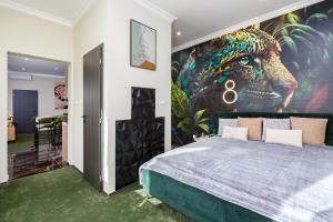 a bedroom with a large painting of a lion at Old Town Treasure Apartments in Debrecen