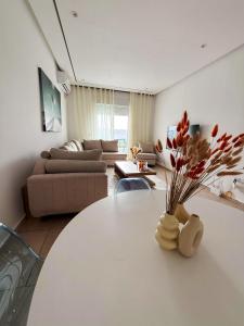 a living room with a table and a couch at Vue imprenable sur mer in Tangier