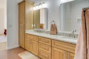 Et badeværelse på Peaceful Mtn Views! Pet-Friendly Patagonia Getaway + 17 billeder