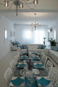 Χώρος καθιστικού στο Artist's Suite +13 φωτογραφίες