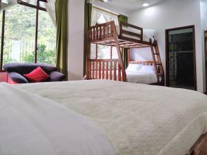 Ένα ή περισσότερα κρεβάτια σε δωμάτιο στο Suite San Vicente 1 Jacuzzi Cocina Parqueo