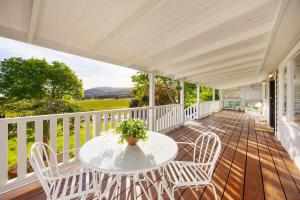 Μπαλκόνι ή βεράντα στο The Meadow Yarra Valley Large Entertainer with Spa & Sauna