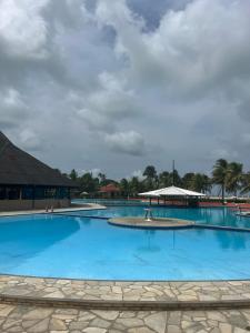 Swimmingpoolen hos eller tæt på Cond Pé na Areia Victory Lucena