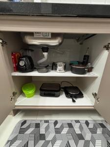 Η κουζίνα ή μικρή κουζίνα στο Studio 2 min do Hospital Unimed e Shopping Park Sul