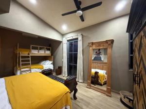 Giường trong phòng chung tại Cabaña Rincón de Piedra