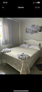 En eller flere senge i et værelse på Cantinho da Paz 2