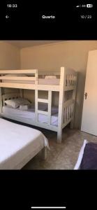 En eller flere senge i et værelse på Cantinho da Paz 2