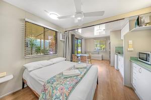 Ένα ή περισσότερα κρεβάτια σε δωμάτιο στο Mission Beach Hideaway Holiday Village +68 φωτογραφίες