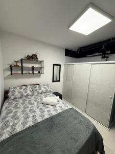 Postel nebo postele na pokoji v ubytování Suíte confortável localização privilegiada