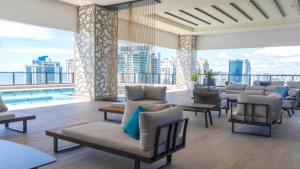 Χώρος καθιστικού στο Modern Studio Rental w Park Views in Panama City