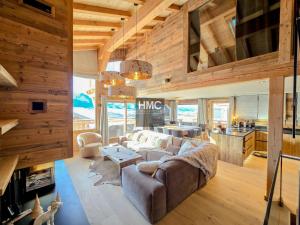 TV a/nebo společenská místnost v ubytování Chalet Bliss Jacuzzi vue