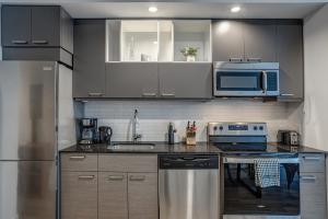 Kuchyň nebo kuchyňský kout v ubytování Montreal - C Lofts Le Smith - 2B1B 1006