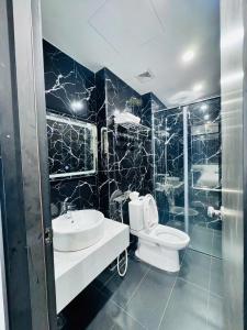 a bathroom with a toilet and a sink at AC Homestay - Nera Garden Huế in Hue